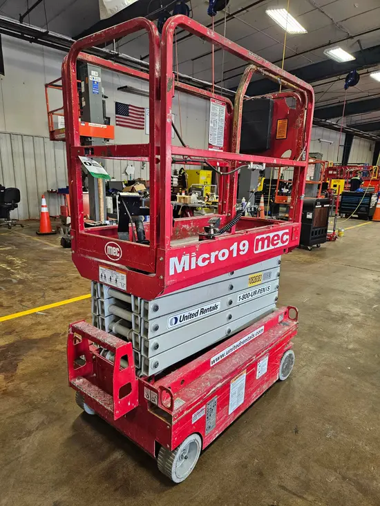 2018 MEC MICRO 19 Scissor Lift