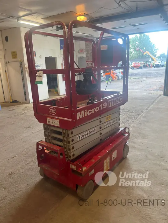 2018 MEC MICRO 19 Scissor Lift
