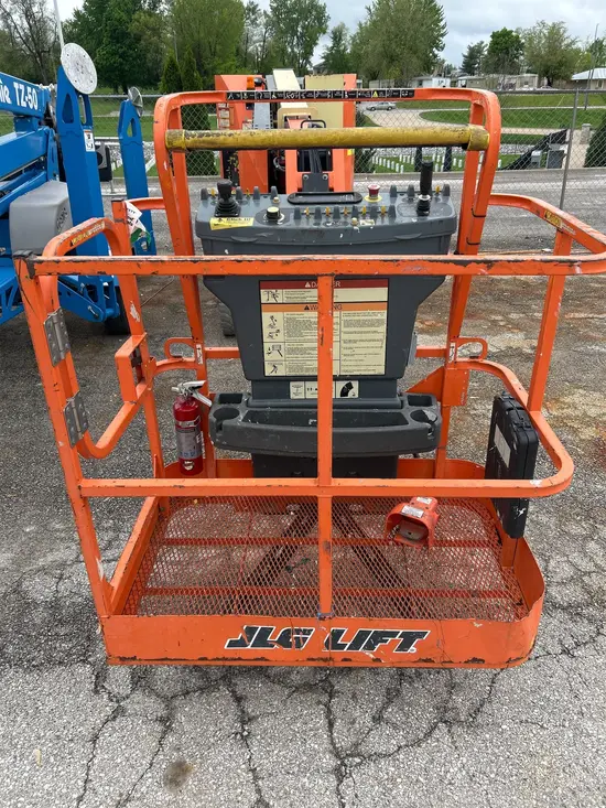 2018 JLG E300AJP Articulating Boom Lift
