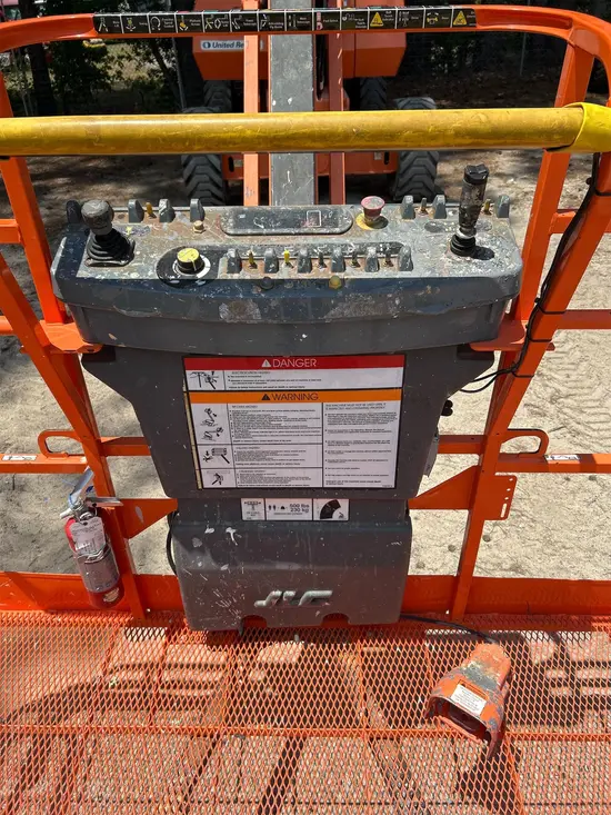 2017 JLG 800AJ Articulating Boom Lift