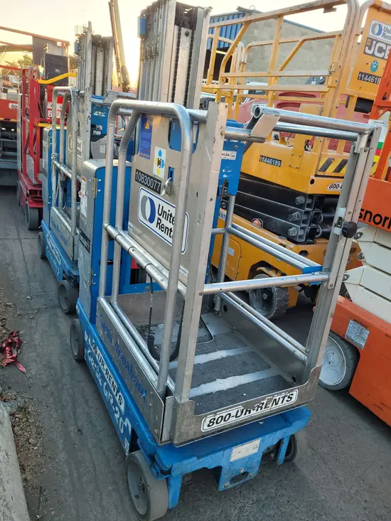 2018 Genie GR-20 Self-Propelled One-Person Lift