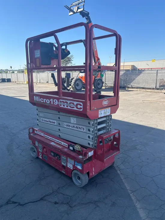 2019 MEC MICRO 19 Scissor Lift