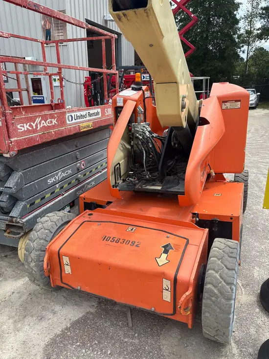 2017 JLG E400AJPN Articulating Boom Lift