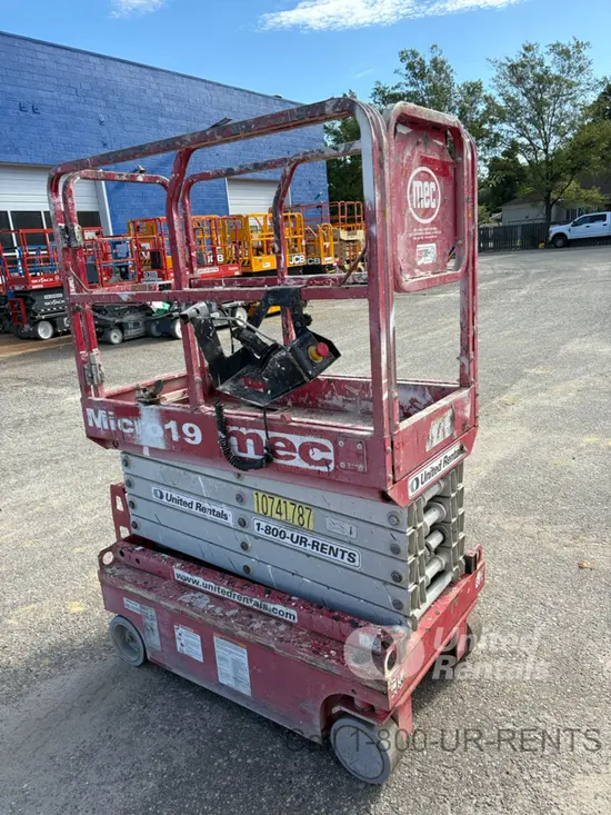 2018 MEC MICRO 19 Scissor Lift