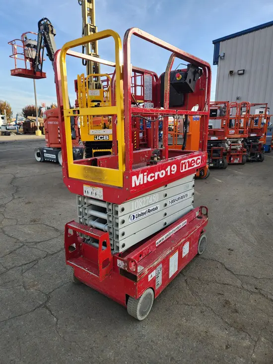 2018 MEC MICRO 19 Scissor Lift