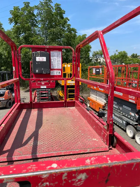 2017 MEC 4046SE Scissor Lift