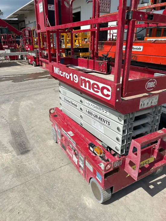 2018 MEC MICRO 19 Scissor Lift