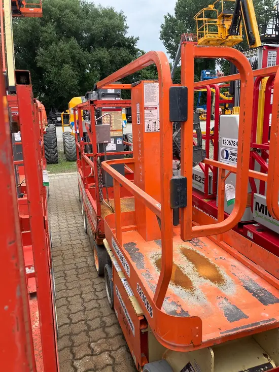 2019 JLG 1230ES Self-Propelled One-Person Lift