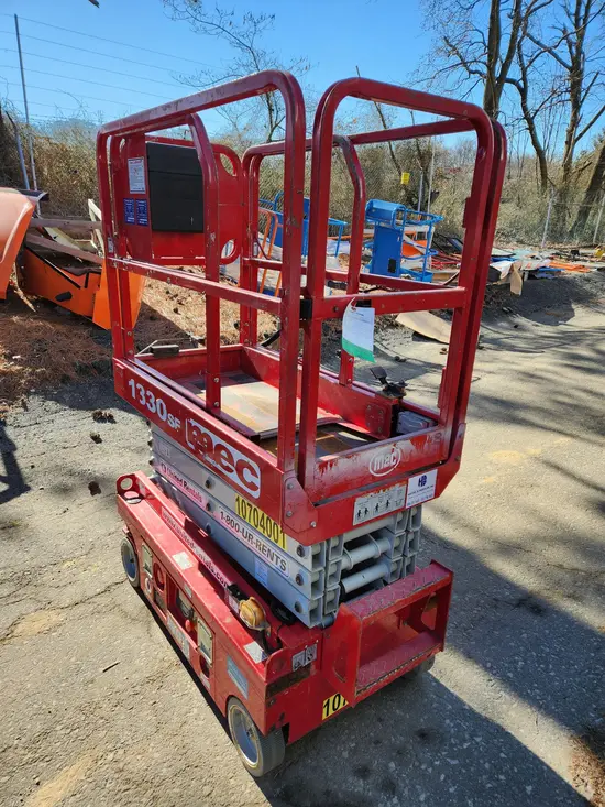 2017 MEC 1330SE Scissor Lift