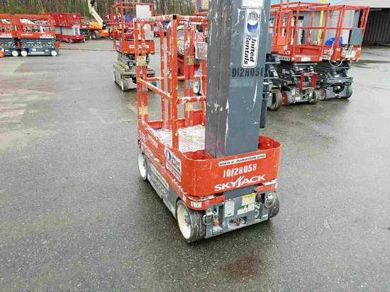 2013 Skyjack SJ16 Self-Propelled One-Person Lift