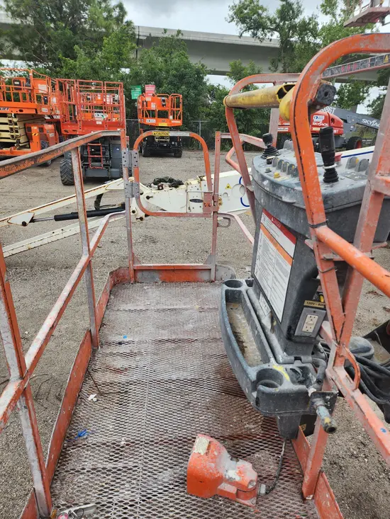 2017 JLG 800AJ Articulating Boom Lift