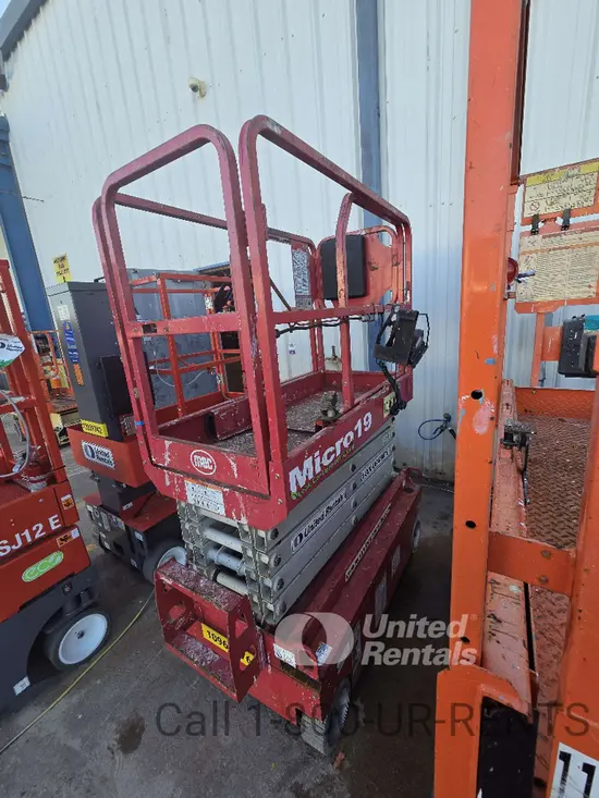 2019 MEC MICRO 19 Scissor Lift