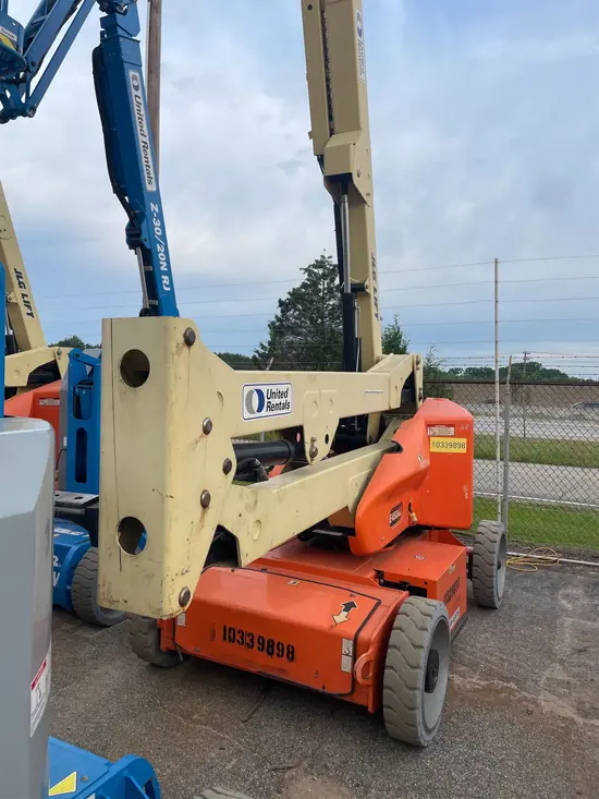2015 JLG E450AJ Articulating Boom Lift