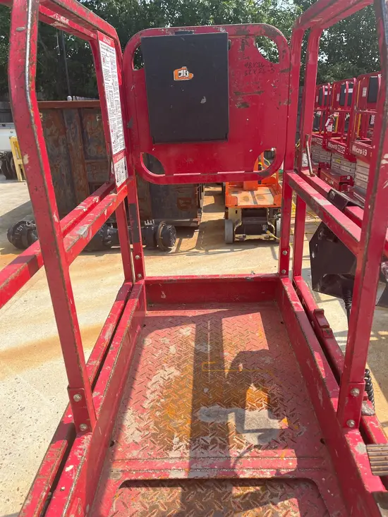 2018 MEC MICRO 19 Scissor Lift