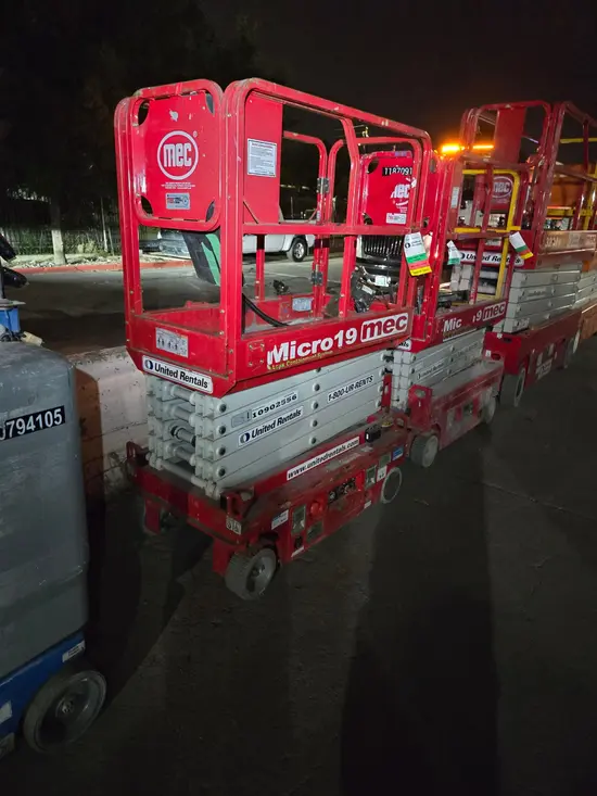 2019 MEC MICRO 19 Scissor Lift