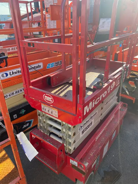 2018 MEC MICRO 19 Scissor Lift