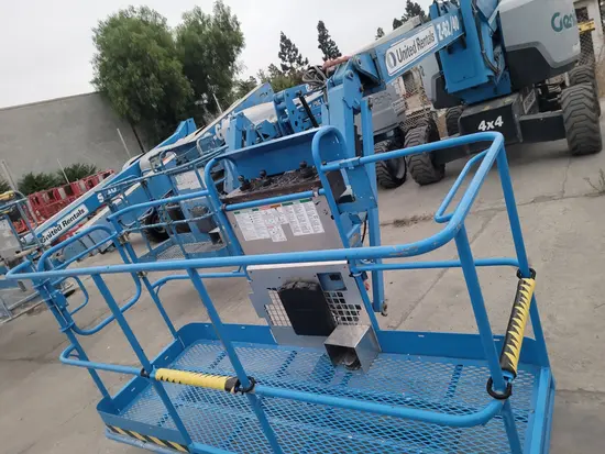 2016 Genie Z-62/40 Articulating Boom Lift