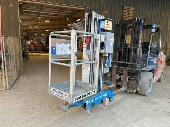 2018 Genie AWP-30SDC Pusharound Lift