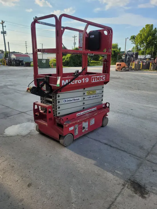 2018 MEC MICRO 19 Scissor Lift