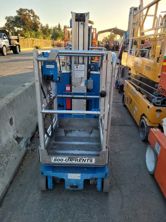 2018 Genie GR-20 Self-Propelled One-Person Lift