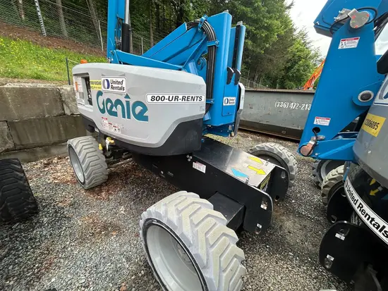 2017 Genie Z-60/37 DC Articulating Boom Lift