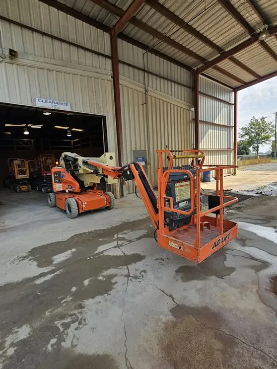 2017 JLG E400AJPN Articulating Boom Lift