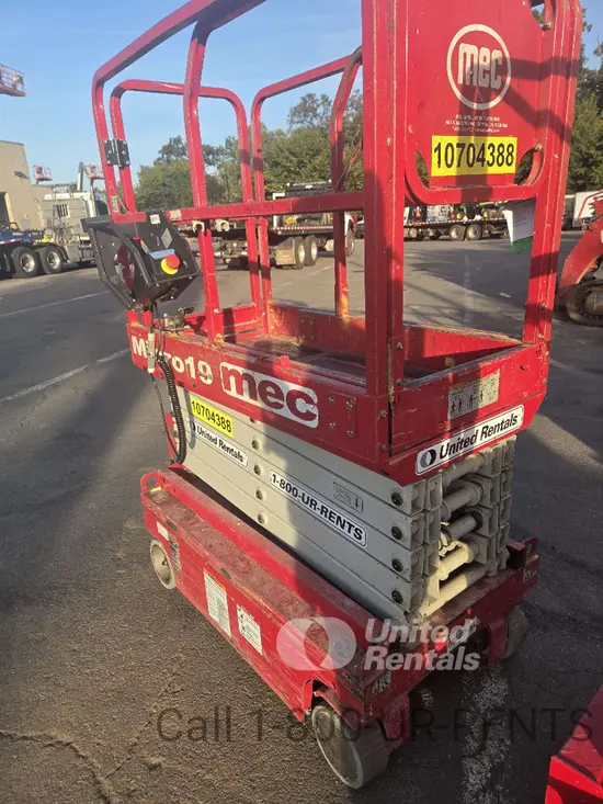 2017 MEC MICRO 19 Scissor Lift