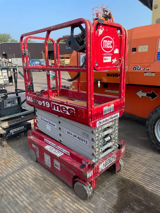 2018 MEC MICRO 19 Scissor Lift