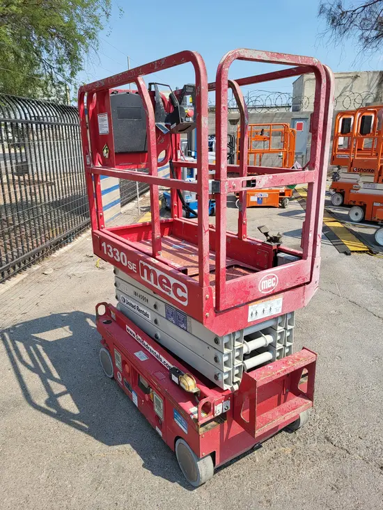 2018 MEC 1330SE Scissor Lift