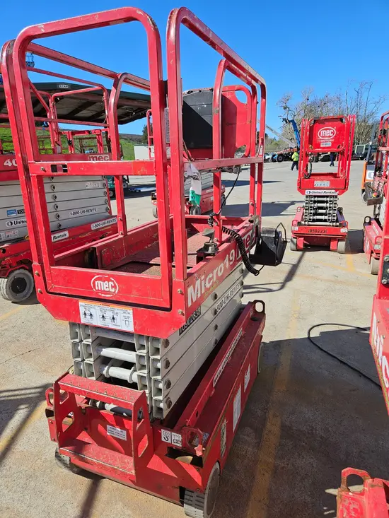 2019 MEC MICRO 19 Scissor Lift