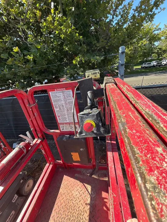 2019 MEC 2632SE Scissor Lift