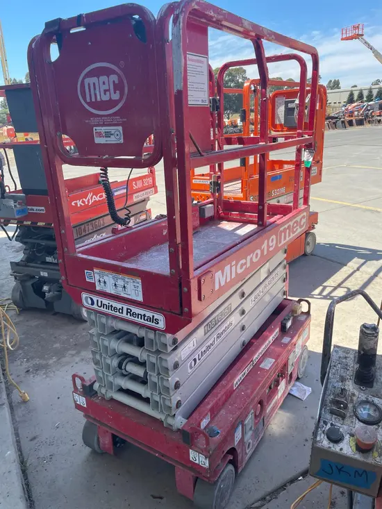 2018 MEC MICRO 19 Scissor Lift