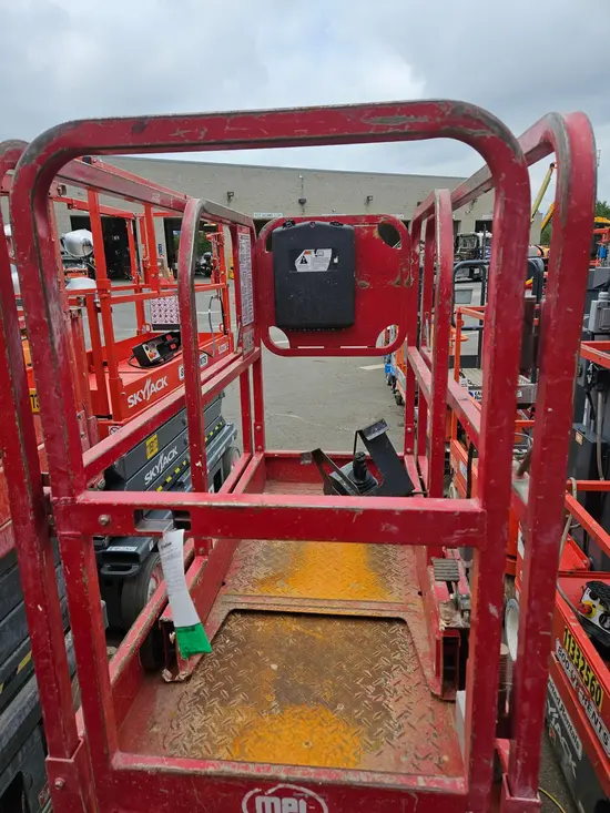 2018 MEC MICRO 19 Scissor Lift
