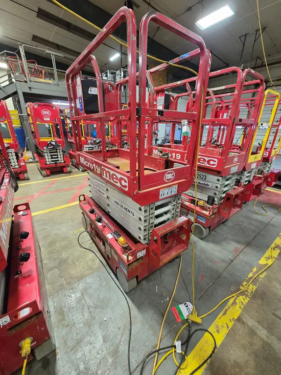 2018 MEC MICRO 19 Scissor Lift