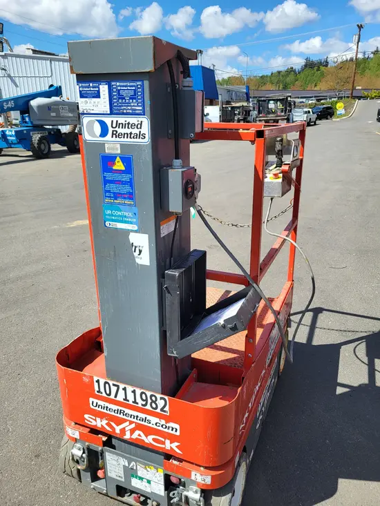 2018 Skyjack SJ12 Self-Propelled One-Person Lift