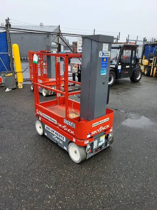 2018 Skyjack SJ16 Self-Propelled One-Person Lift