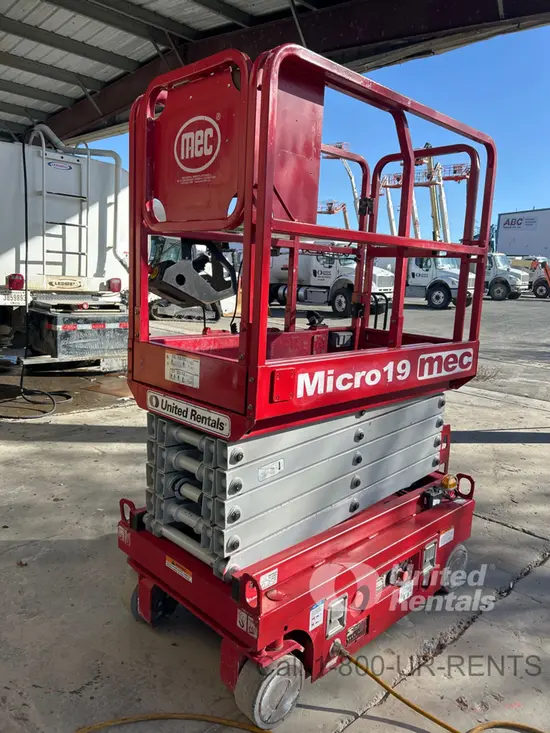 2018 MEC MICRO 19 Scissor Lift