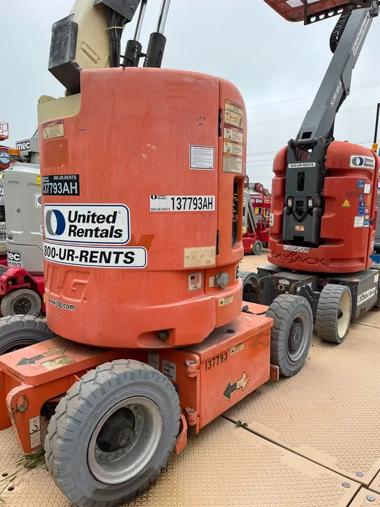 2014 JLG E300AJP Articulating Boom Lift