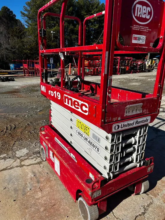 2018 MEC MICRO 19 Scissor Lift