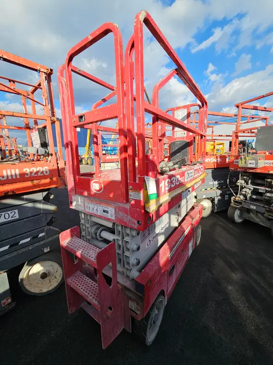 2018 MEC 1930SE Scissor Lift