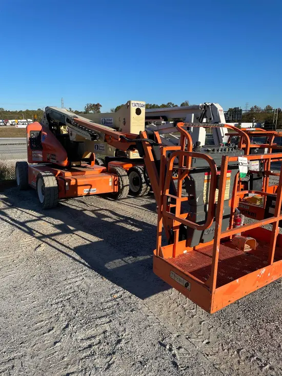 2014 JLG E450AJ Articulating Boom Lift