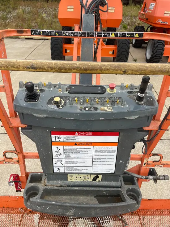 2017 JLG 800AJ Articulating Boom Lift