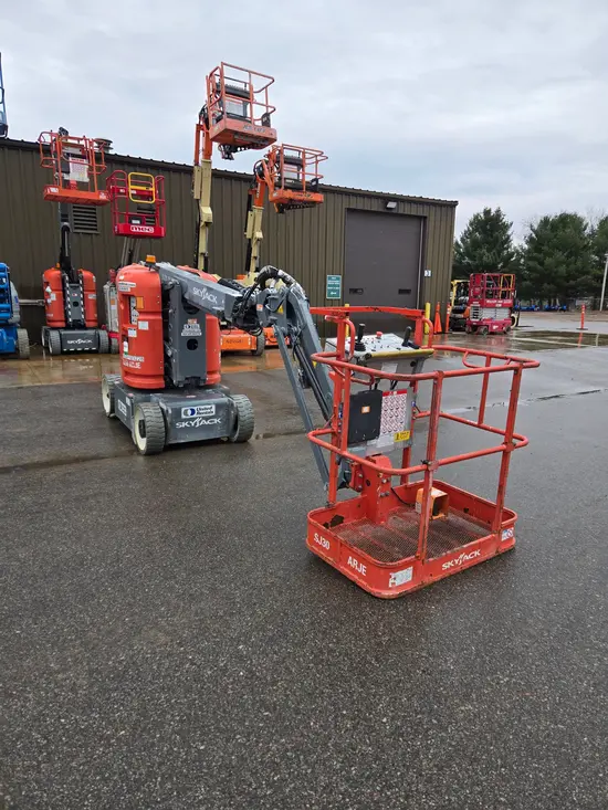 2018 Skyjack SJ30ARJE Articulating Boom Lift