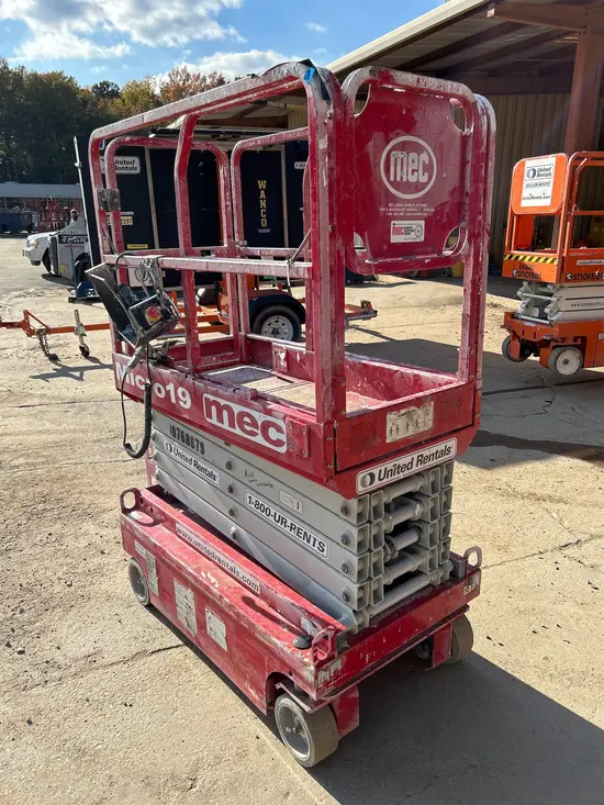 2018 MEC MICRO 19 Scissor Lift
