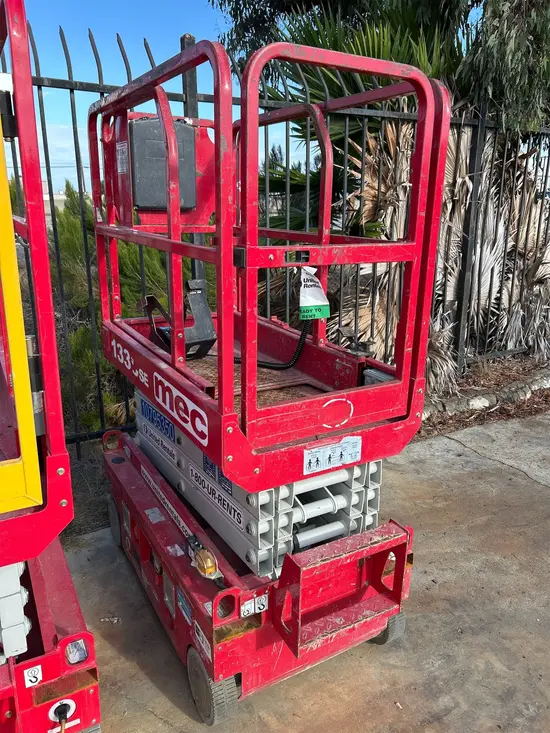 2018 MEC 1330SE Scissor Lift