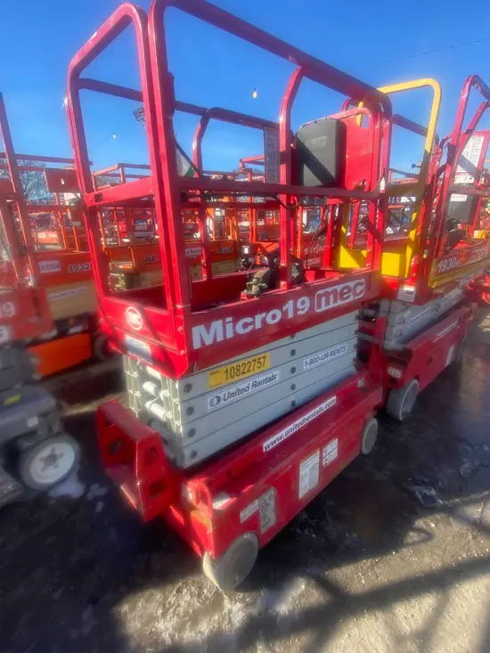 2018 MEC MICRO 19 Scissor Lift