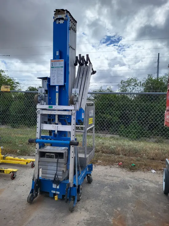 2018 Genie AWP-40SDC Pusharound Lift