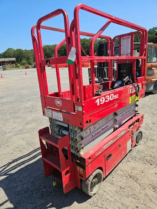 2017 MEC 1930SE Scissor Lift