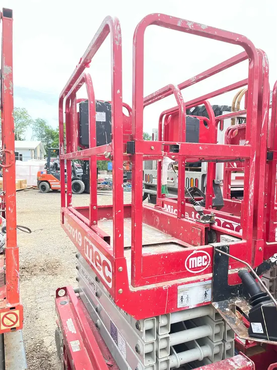 2018 MEC MICRO 19 Scissor Lift