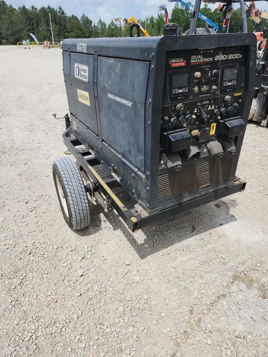2020 Lincoln Electric DUAL MAVERICK Welder